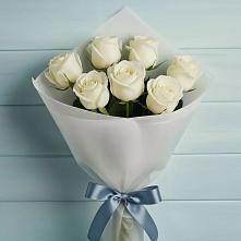 Букет 7 Белых роз Эдлесс Лав в Юрла