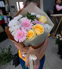 Букет цветов из:  Герберы, Розы и Хризантемы в Юрла