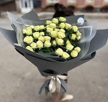 Букет Белые кустовые розы Солинеро в Юрла