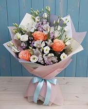 Букет цветов из:  Лизиантусы, Розы, Альстромерии и Гипсофила в Юрла