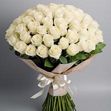 Букет 101 беля роза Белоснежка в Юрла