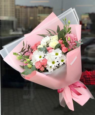 Букет цветов из: Розы, Лизиантусы и Хризантемы в Юрла